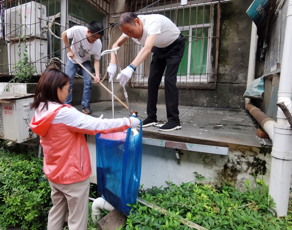 南昌市政建設集團開展我為群眾辦實事大掃除活動600.jpg